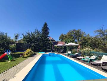 Cottage pour 6 personnes, avec jardin et balcon dans Koroshegy