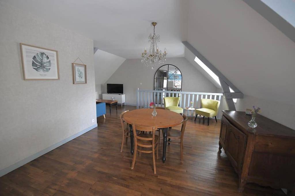 Appartement entier, Auprès de mon arbre in Pontmain, Mayenne
