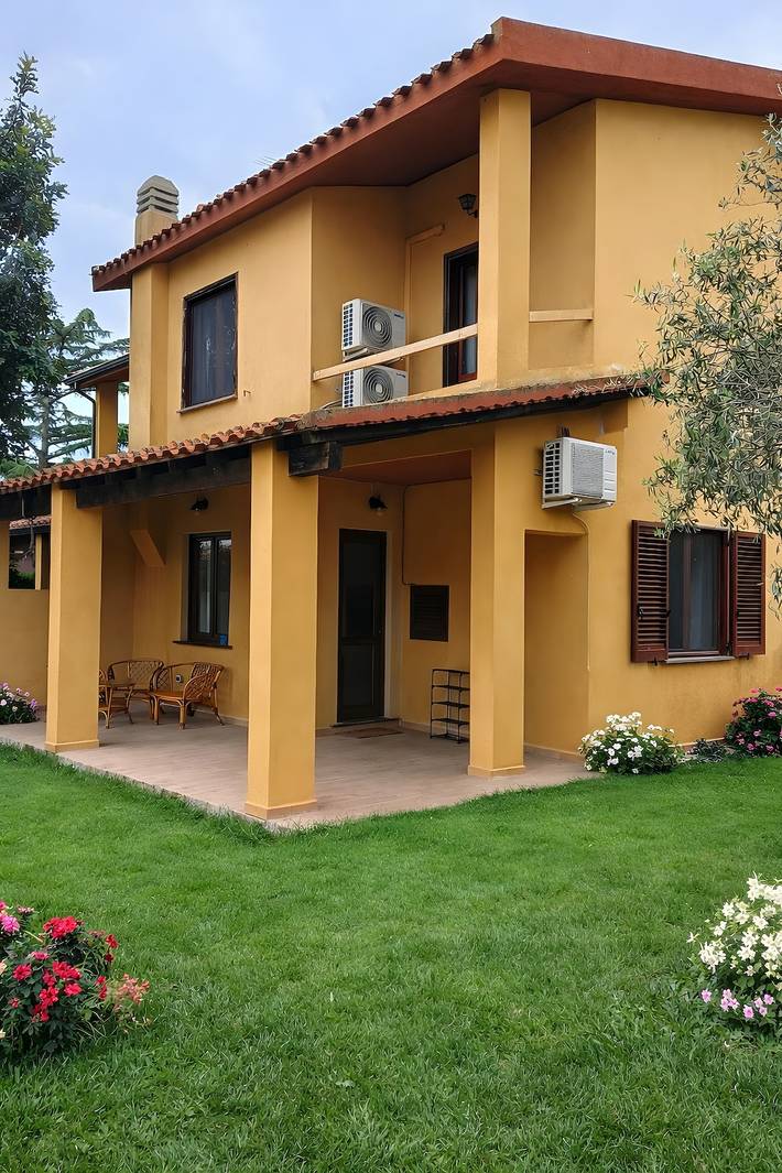 Alojamiento con desayuno 'Casa Misè - Salvia Double Room' con wifi y aire acondicionado in Poggio dei Pini, Capoterra