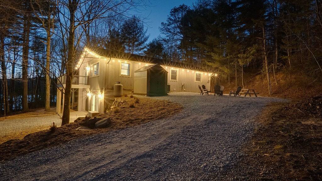 Blue Ridge Hideaway at Lake Toxaway w/ Hot Tub in Lake Toxaway