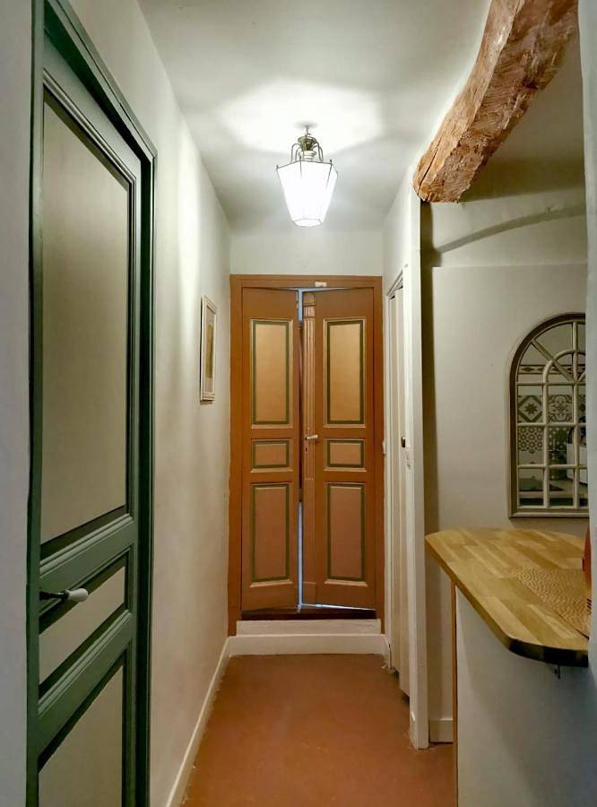 Location de vacances pour 3 personnes, avec vue ainsi que jardin et piscine à Tourrettes - 4