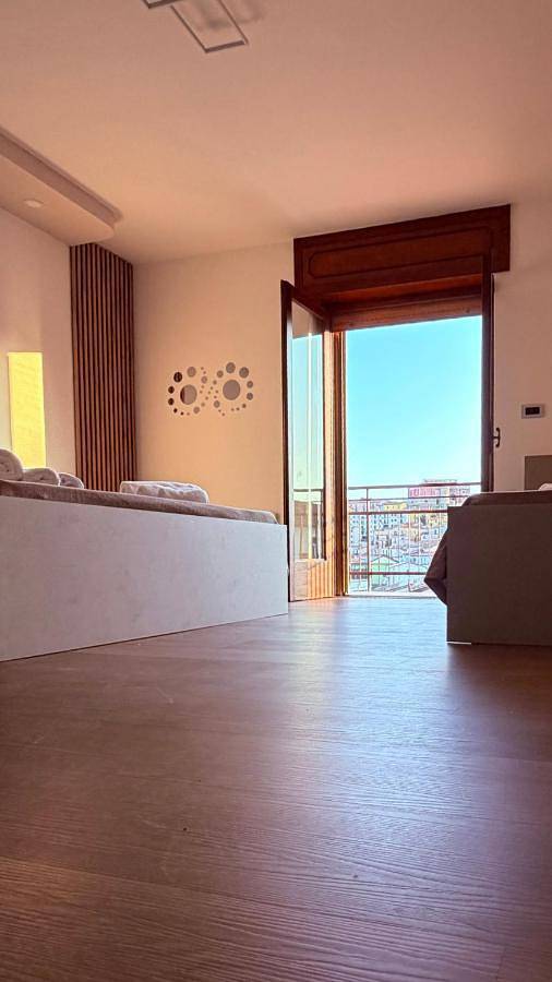 Gîte pour 3 personnes, avec Balcon ainsi que Terrasse et Vue à Bella