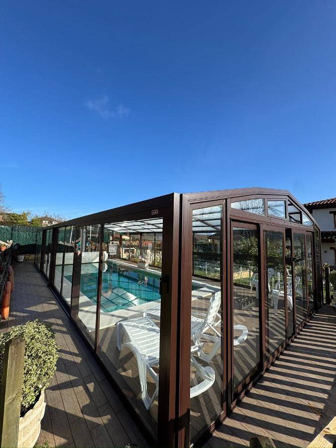 Casa rural para 12 personas, con jardín además de piscina y vistas en Parres