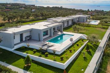 Villa for 4 People in Nea Moudania, Halkidiki, Photo 1