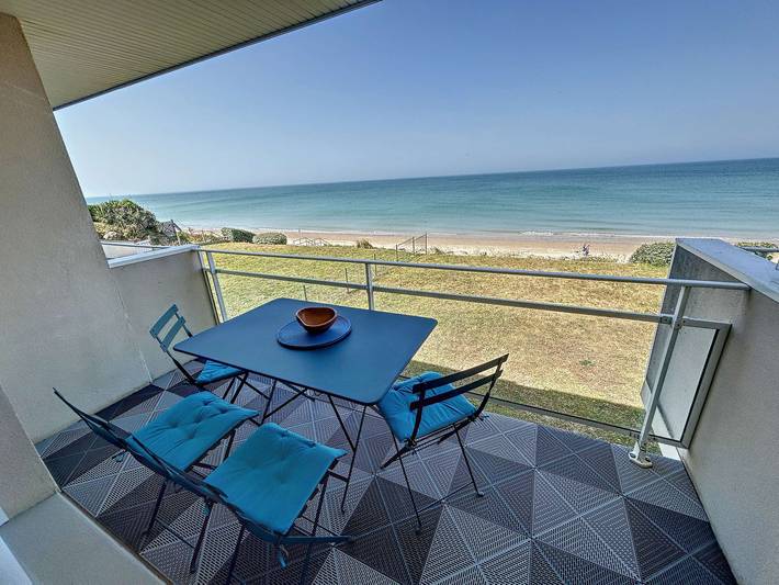 Appartement entier, Appartement en front de mer avec balcon et parking privatif in Jullouville, Côte de la Déroute
