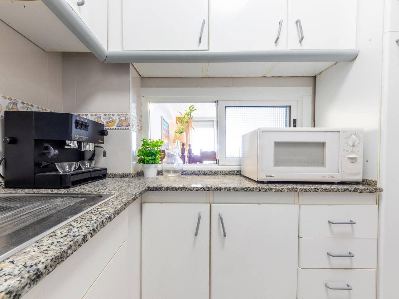 Apartamento entero, Bell Racó Basic Iv, apartamento en primera línea de playa con Wifi gratuito y terraza privada en La Pineda in La Pineda, Platja de la Pineda