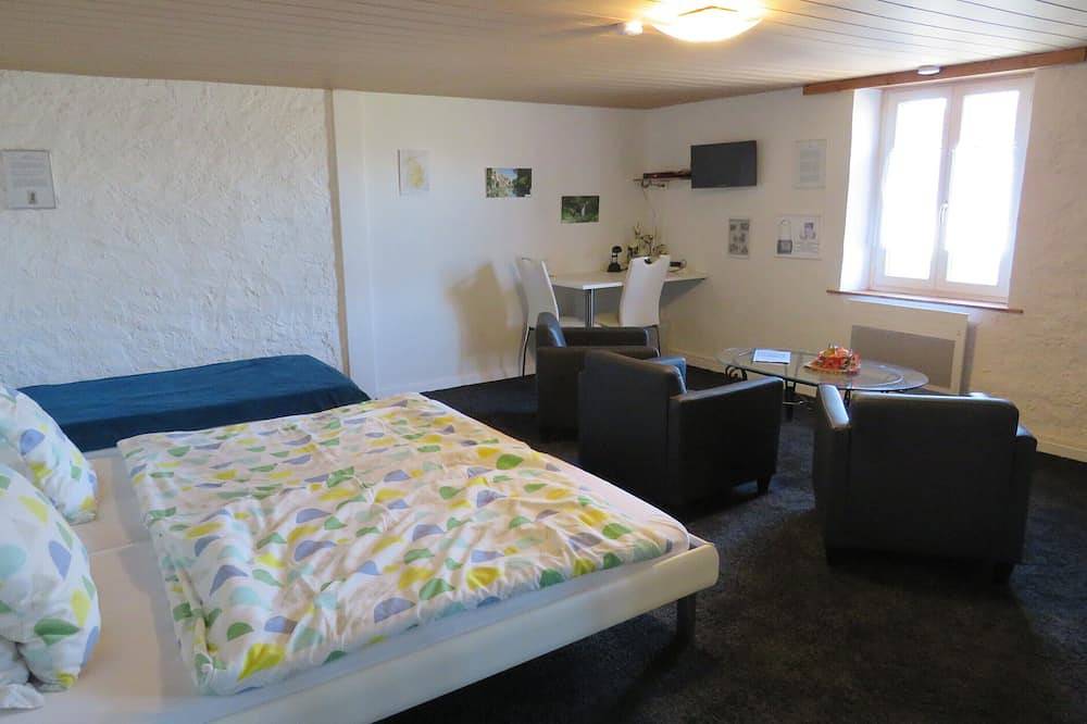 Triple room-Basic-Ensuite-Jura in Anjeux, Haute-Saône