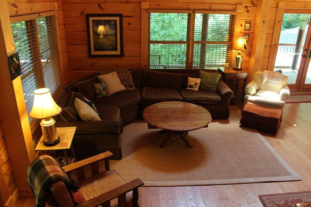 Neues benutzerdefiniertes Blockhaus auf New River Ridge in Blue Ridge Parkway, Ashe County