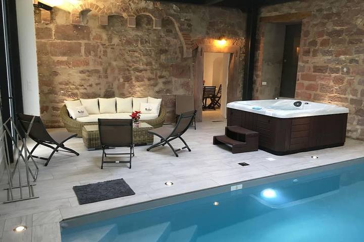 Gîte pour 9 personnes, avec Jacuzzi et Terrasse