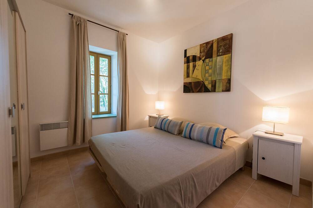 Casa de los Olivos, el relé Pigasse junto al canal del Midi in Ouveillan, Region de Narbonne