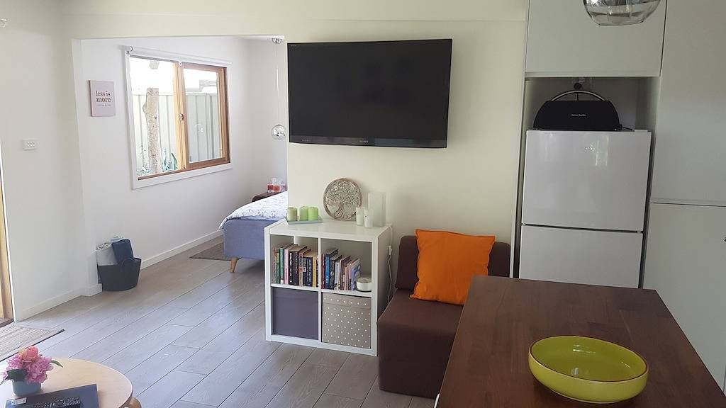 Nur einen Steinwurf vom Strand von Horderns entfernt in Bundeena, New South Wales