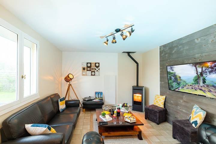 Gîte pour 8 personnes, avec terrasse ainsi que jardin et piscine à Denneville - 3