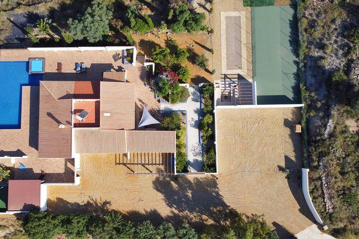 Luxury villa 5 bed 3 bath with infinity pool/hot tub, games area.  Sleeps 10 in Bédar, Almería Province