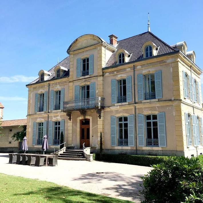 Location de vacances pour 14 personnes, avec jardin ainsi que vue et piscine à La Pacaudière - 3