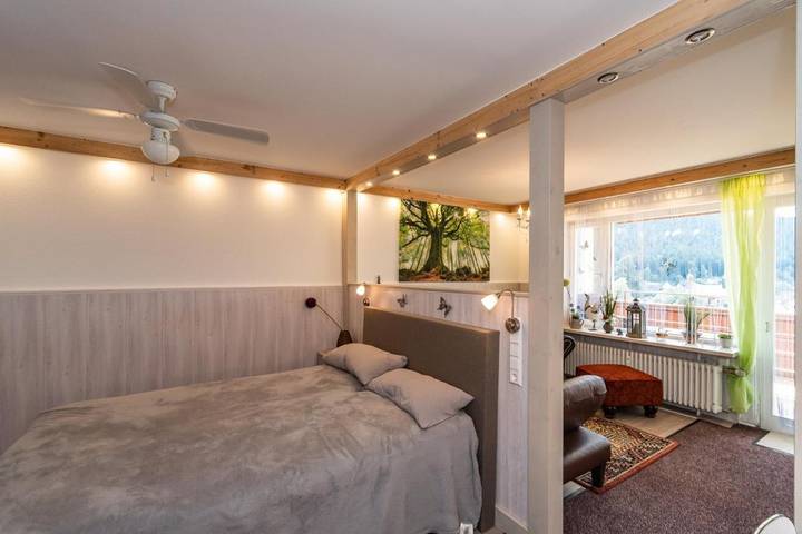 Ferienwohnung für 4 Personen, mit Balkon und Ausblick in Enzklösterle