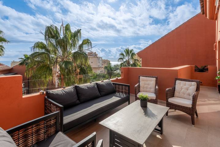 Geheel appartement, Appartement 'La Fragata Estepona 3b 2b' met zeezicht, wifi en airconditioning in Puerto Deportivo de Estepona, Estepona