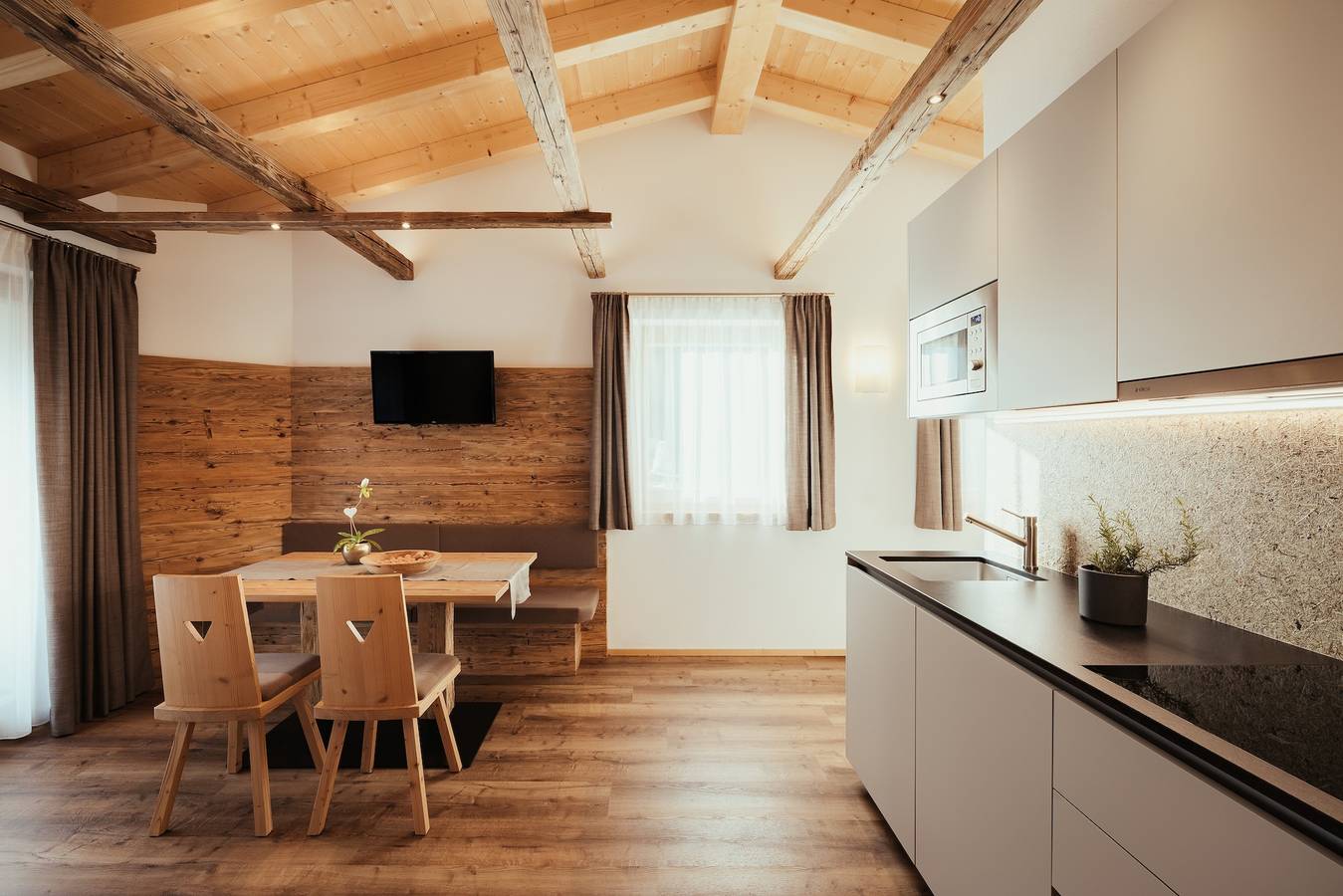 Ganze Wohnung, Ferienwohnung "Chalet La Flüta  -  Viola" mit Bergblick, Terasse privat und Wlan in Wengen (Italien), Dolomiti Superski