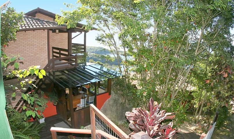 Casas e apartamentos de temporada para 2 pessoas, com jardim e balcão e ainda vista para o lago and vista em Ibiraquera