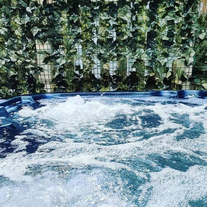 Camping for 6 people, with pool and garden as well as hot tub in North Yorkshire