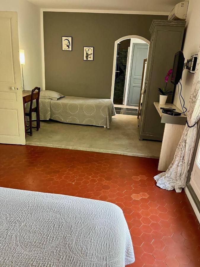 Chambre d’hôte pour 2 personnes, avec vue ainsi que piscine et jardin à Grimaud - 3