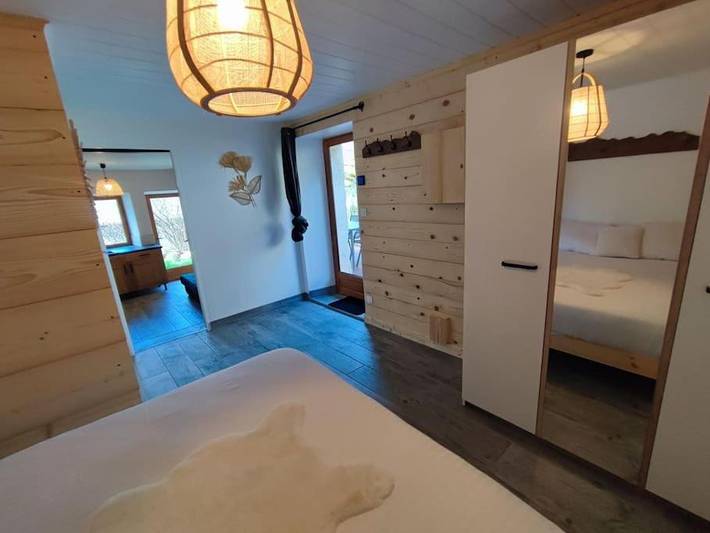 Gîte pour 4 personnes, avec terrasse ainsi que jardin et vue à Montmin