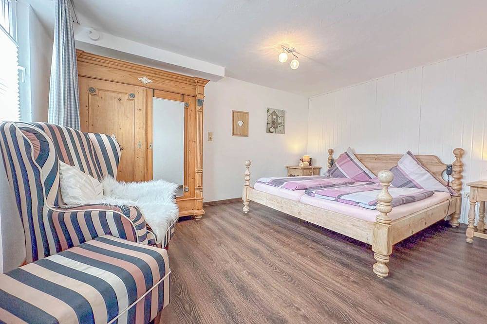 Ganze Wohnung, Erdgeschosswohnung mit Luxusbett und Terrasse in Meisburg, Vulkaneifel