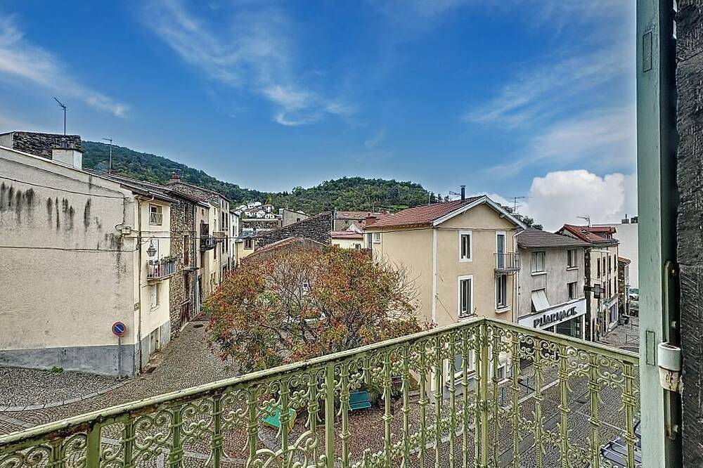 Entire apartment, Studio Royat center commerce in Royat, Volcans d'Auvergne Regional Nature Park