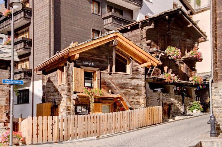 Casa rural con piscina para 4 personas, con sauna además de terraza y piscina en Suiza