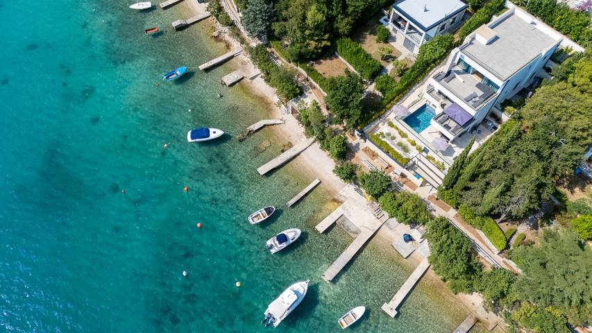 Dom wakacyjny dla 8 osób, z taras i jacuzzi oraz sauna i ogród w Jadranovo