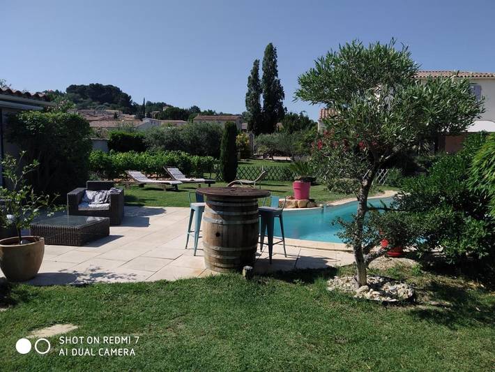 Location de vacances pour 2 personnes, avec terrasse et piscine ainsi que jardin et vue à Pujaut - 3