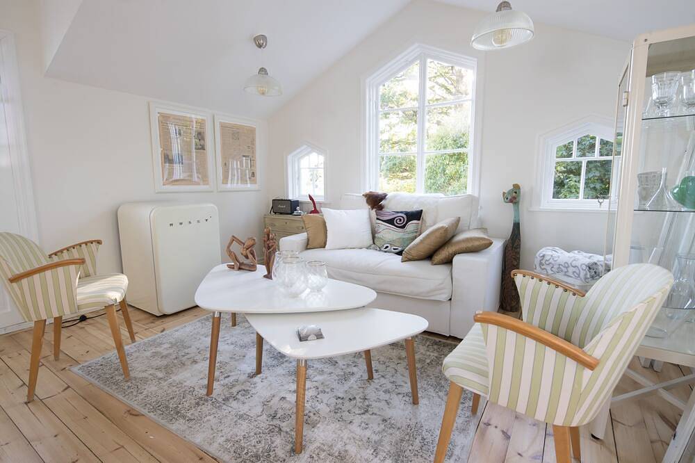 Beautiful Lofthus, cottage on a private beach plot by Lake Mälaren in Mälaren