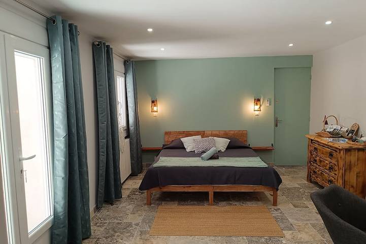 Gîte pour 3 personnes, avec jardin et terrasse ainsi que piscine et jacuzzi à Aurons - 2