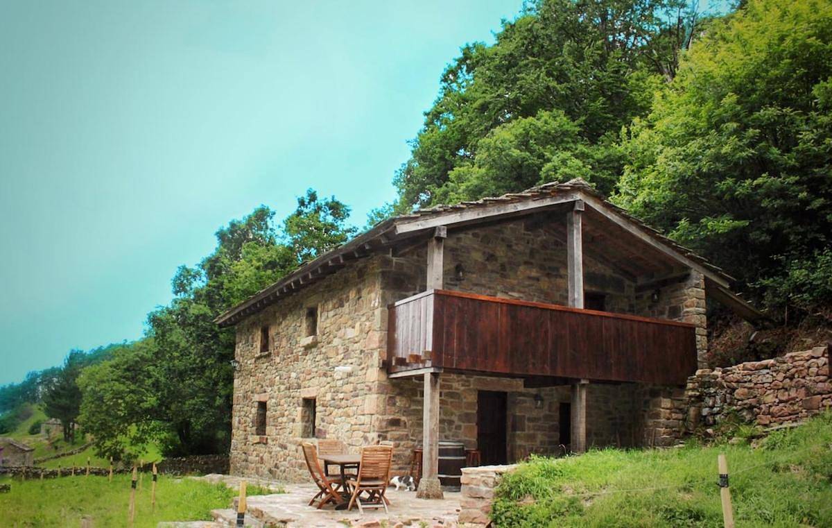Three-Bedroom House in Vega de Pas, Cordillera Cantábrica