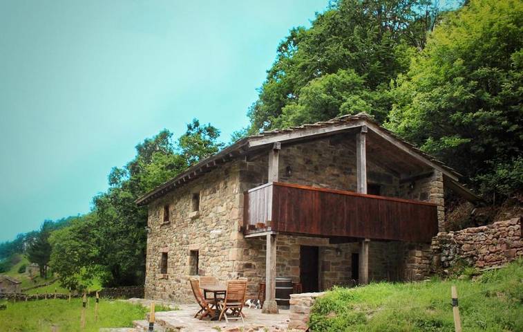 Apartamento para 6 personas, con Balcón y Terraza además de Jardín y Vistas en Vega de Pas