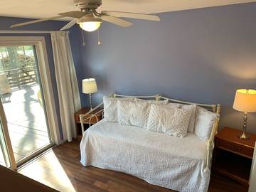 Vacation House for 16 Guests in Treasure Lake, Pennsylvania, Picture 4