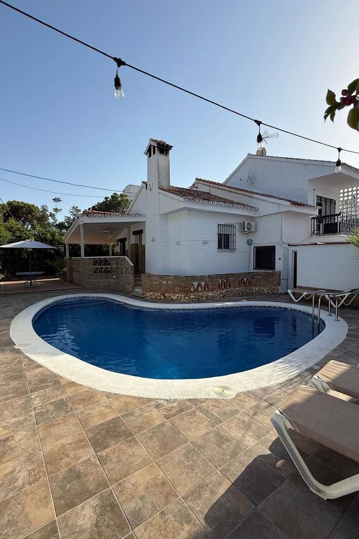 Casa de férias para 4 pessoas, com piscina e terraço e ainda jardim, com animais de estimação em Punta Umbría