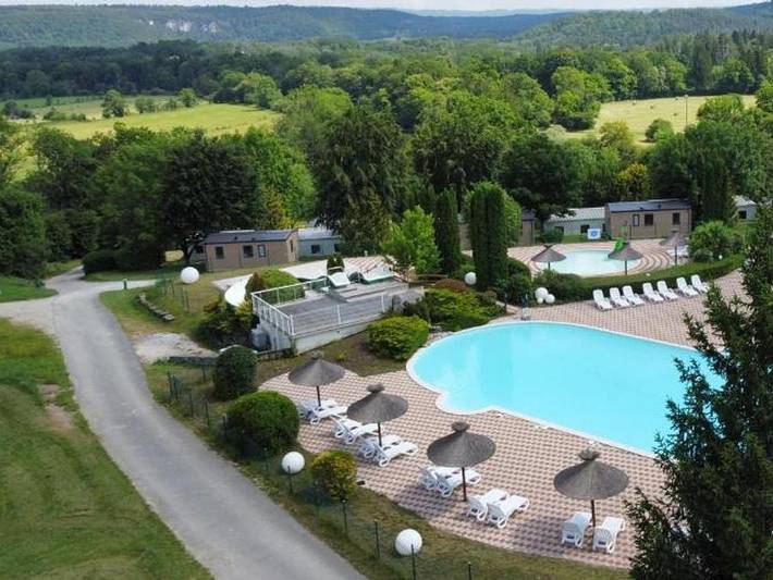 Glamping voor 5 personen, met kinderzwembad en terras in Jura