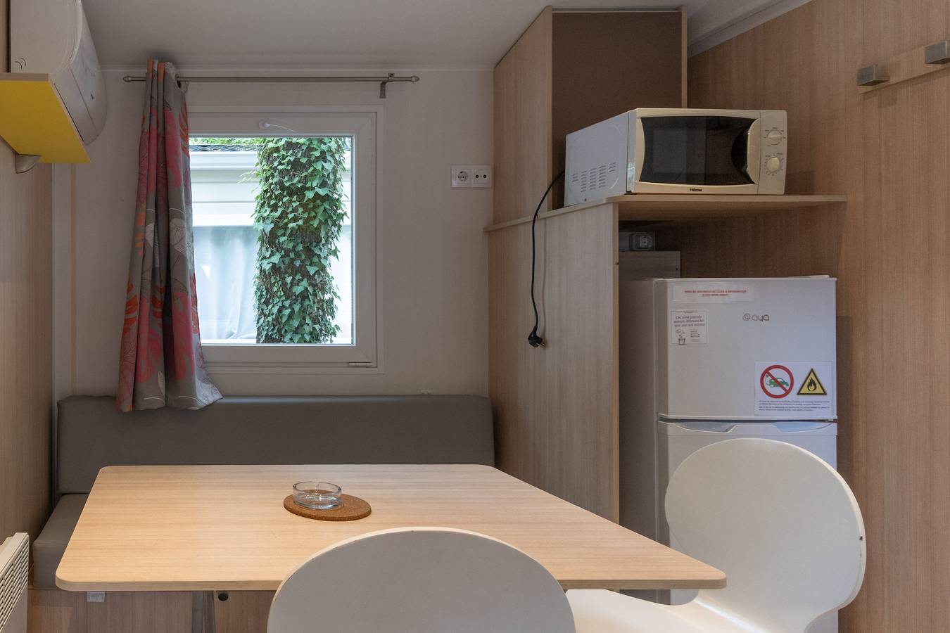 Mobil-home 'A - 1-4 pers' avec piscine partagée, terrasse privée et jardin commun in Lavilledieu, Ardèche