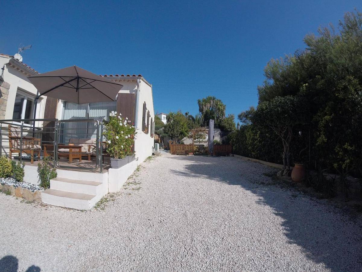 Appartement entier, Studio with Sea View in Sanary-sur-Mer, Côte méditerranéenne (France)