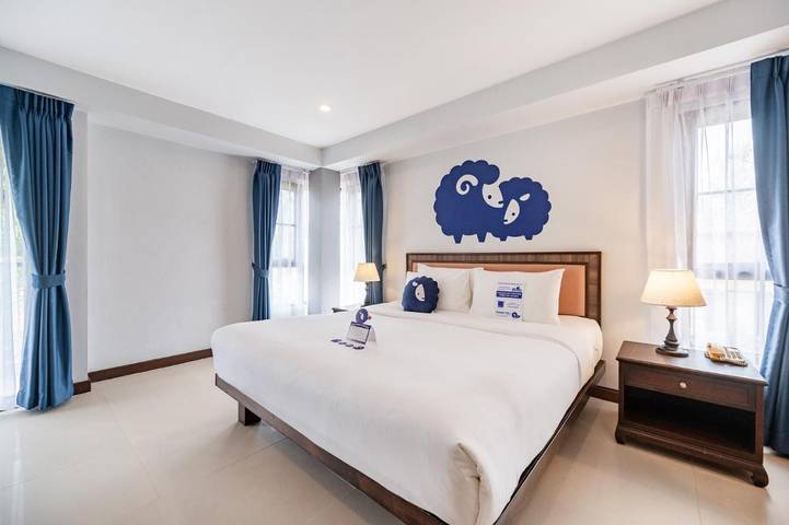 Hôtel pour 3 personnes, avec balcon ainsi que vue et piscine - 1