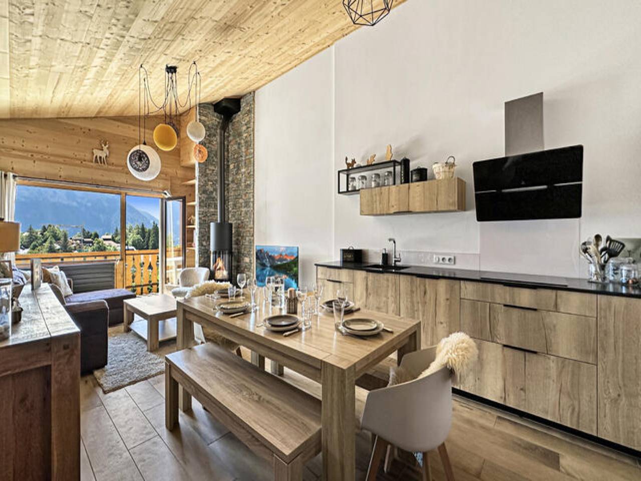 Ganze Wohnung, Ferienwohnung im Dorfzentrum in der Nähe des Skibusses in Les Carroz, Arâches-la-Frasse