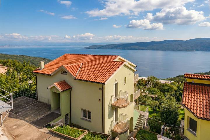 Ferienwohnung für 4 Personen, mit Kinderpool und Meerblick sowie Balkon - 1