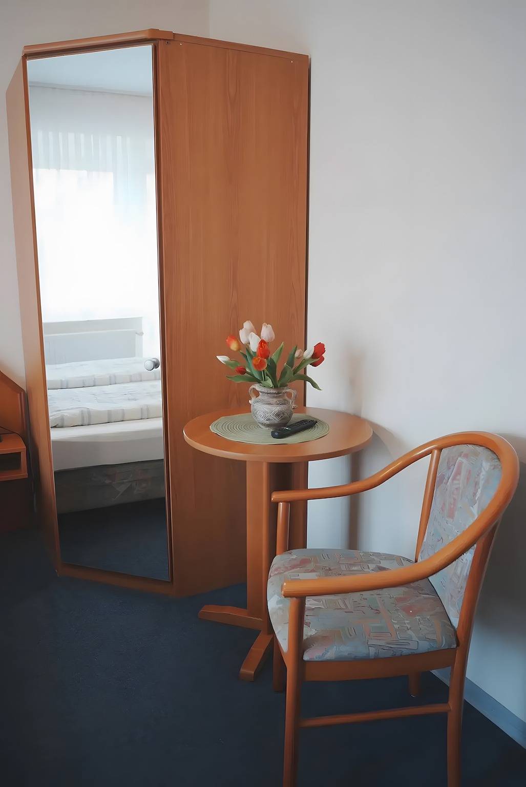 Zimmer 'Doppelzimmer 5 Gästehaus' mit gemeinsamer Terrasse und Wlan in Neßmersiel, Dornum