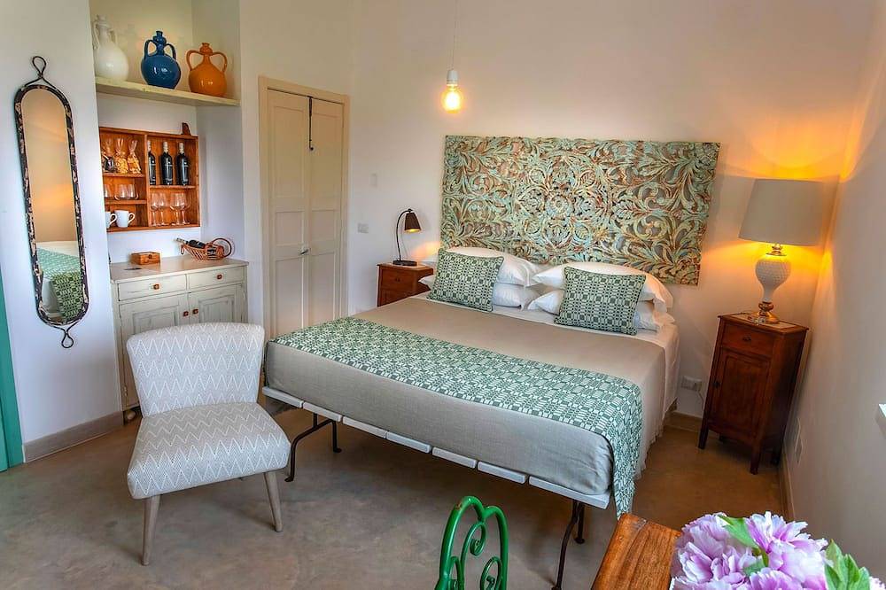 Masseria Ferarelli - \"Rizzeddrha\" Room with Patio in Diso, Lecce Provinz