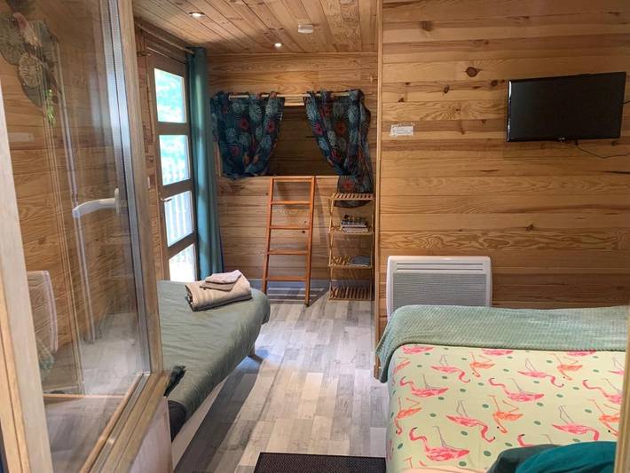 Tente pour 4 personnes, avec vue et piscine ainsi que terrasse et jardin, animaux acceptés dans Auvergne-Rhône-Alpes - 3