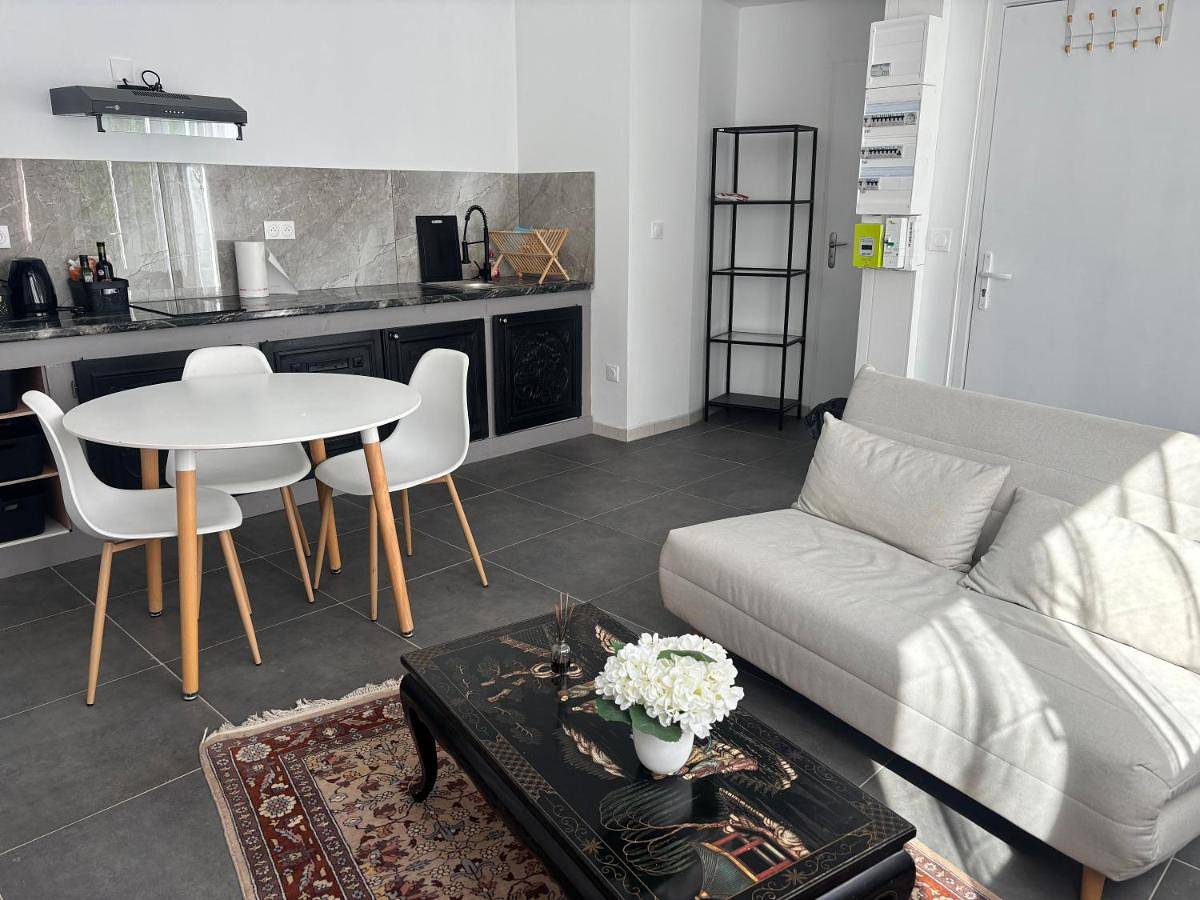 Appartement entier, Rez-de-chaussée, jardin, 3 personnes, maison in Solesmes, Département Nord
