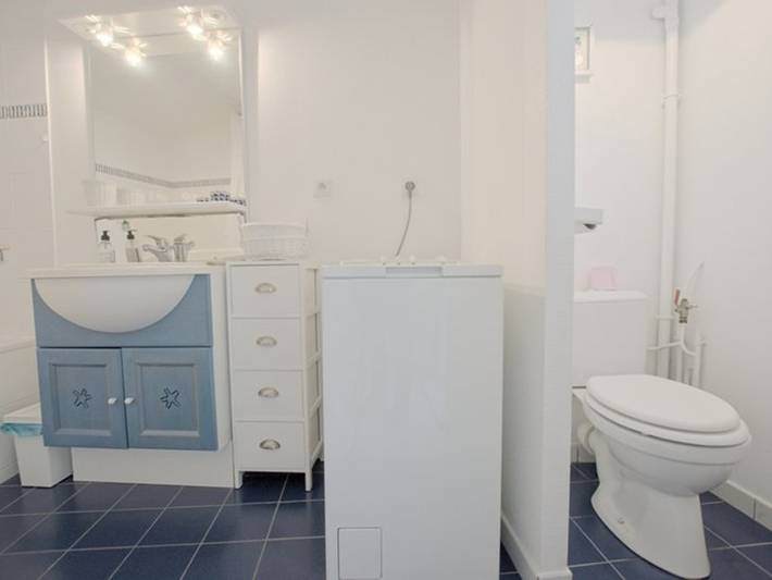 Entire apartment, Apartment with terrace at Ars-en-Ré port, free Wi-Fi in Ars-en-Ré, Ile de Re