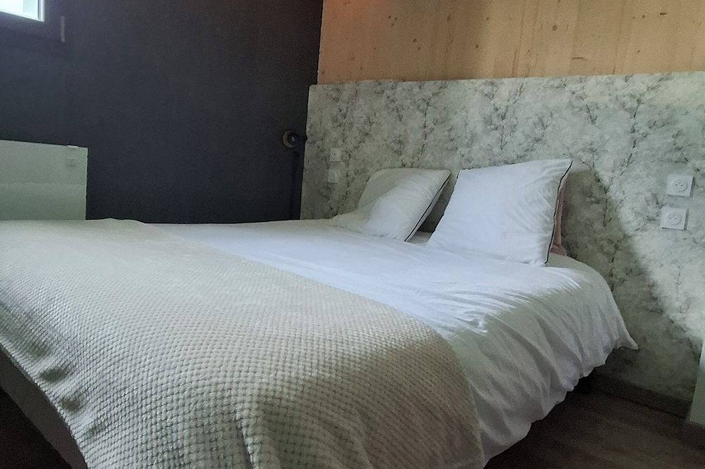 Chalet moderne- séjour relaxant avec spa privatif, calme, nature et confort in Ruynes-en-Margeride, Région de Saint-Flour