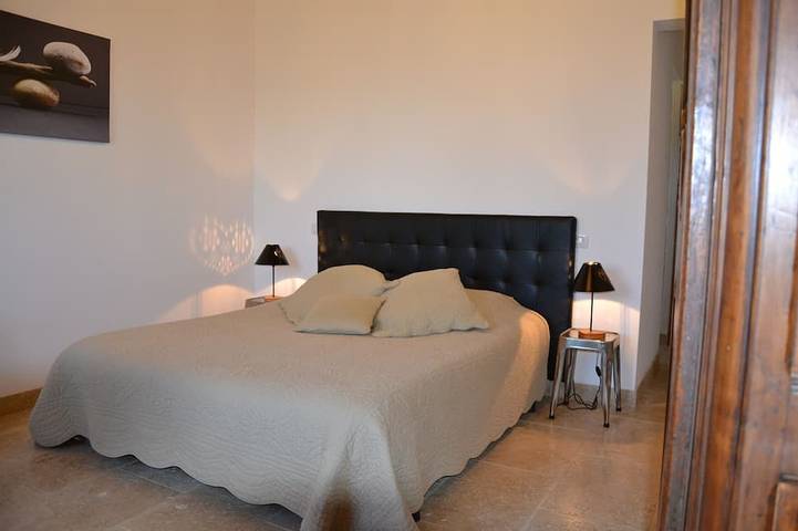 Location de vacances pour 9 personnes, avec jacuzzi ainsi que jardin et terrasse à Châteaurenard - 3