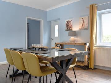 Vacation Rental for 6 Guests in Sherwood Forest, Nottinghamshire, Picture 4